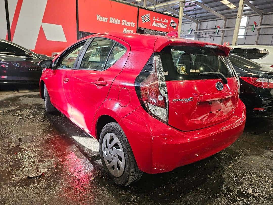Toyota Prius C 2016 thumbnail 1