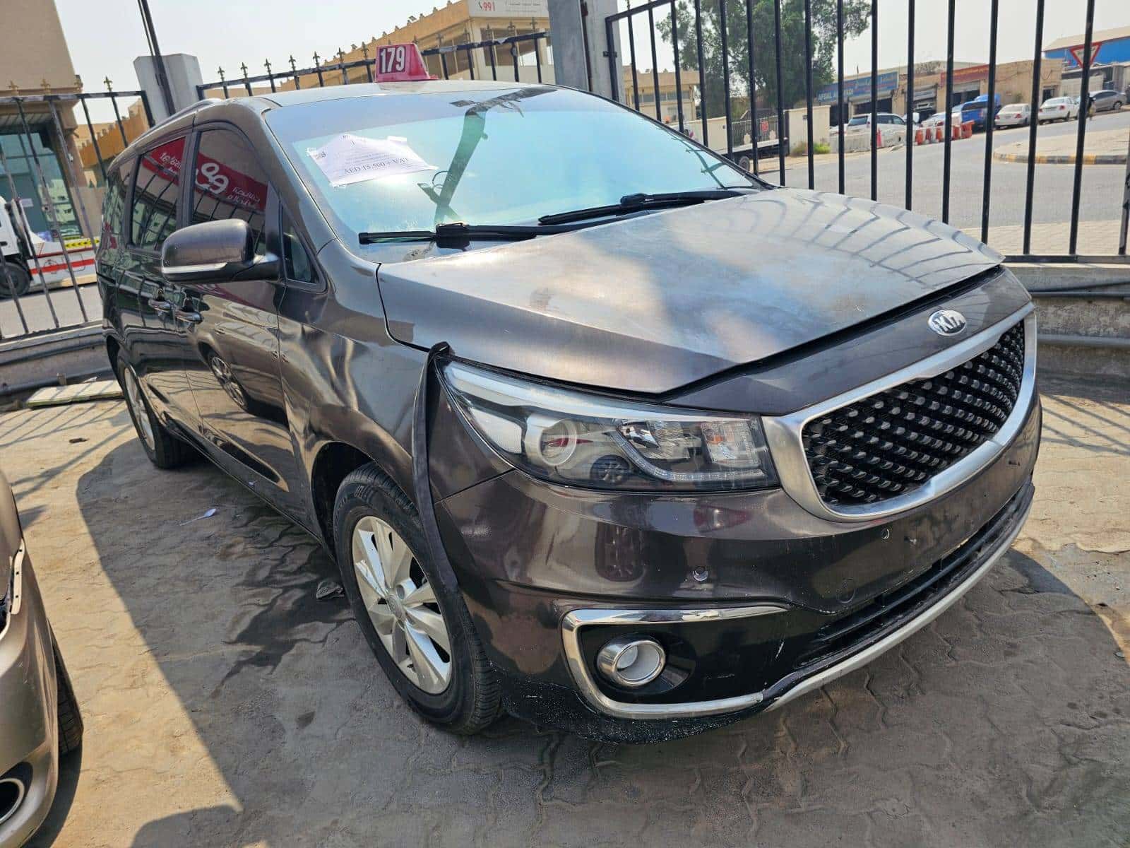 Kia Sedona 2017 thumbnail 2