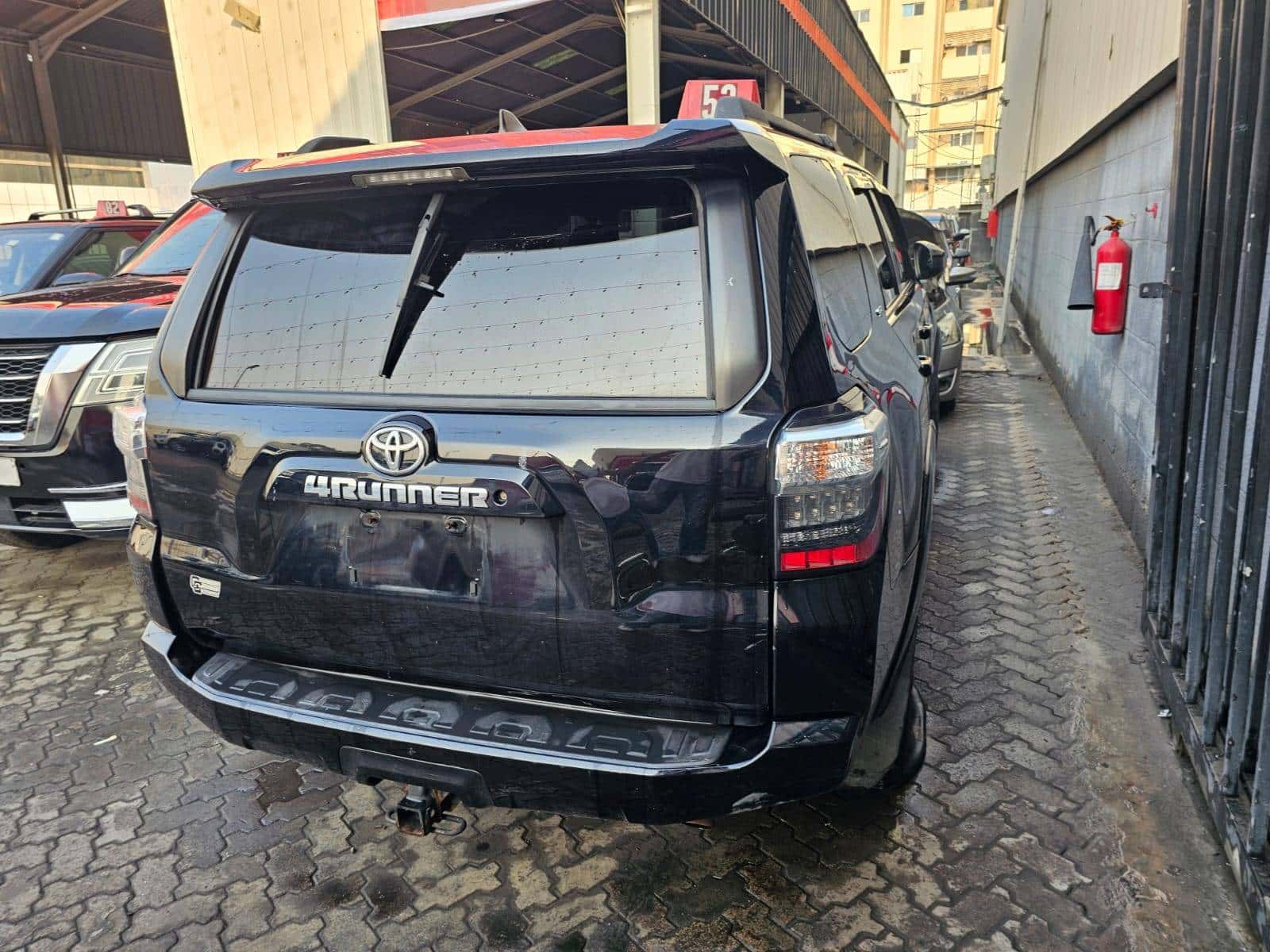 Toyota 4RUNNER SR5 2018 thumbnail 3