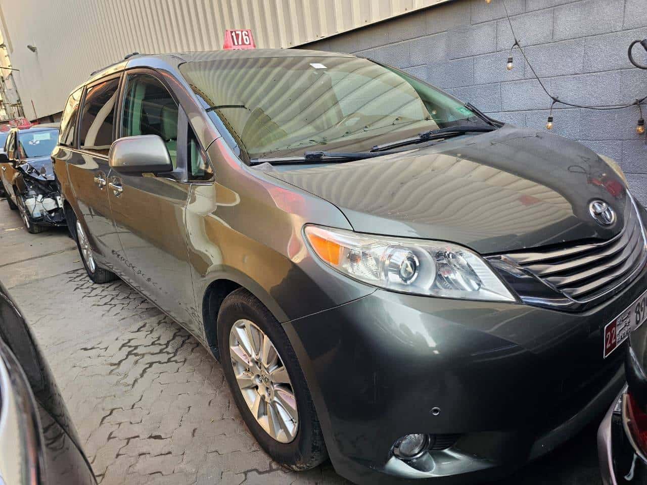 Toyota Sienna 2011 thumbnail 2