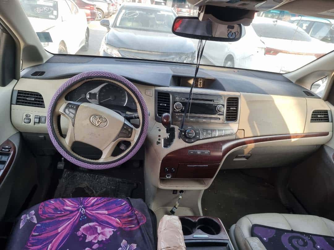 TOYOTA SIENNA - Exterior