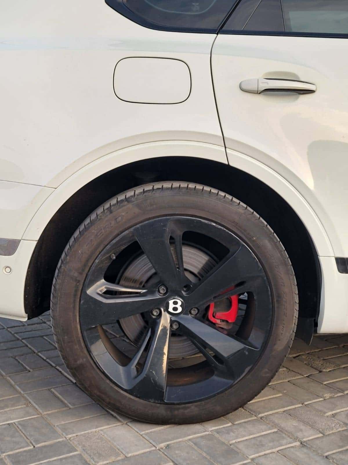 BENTLEY BENTAYGA 2019 thumbnail 6