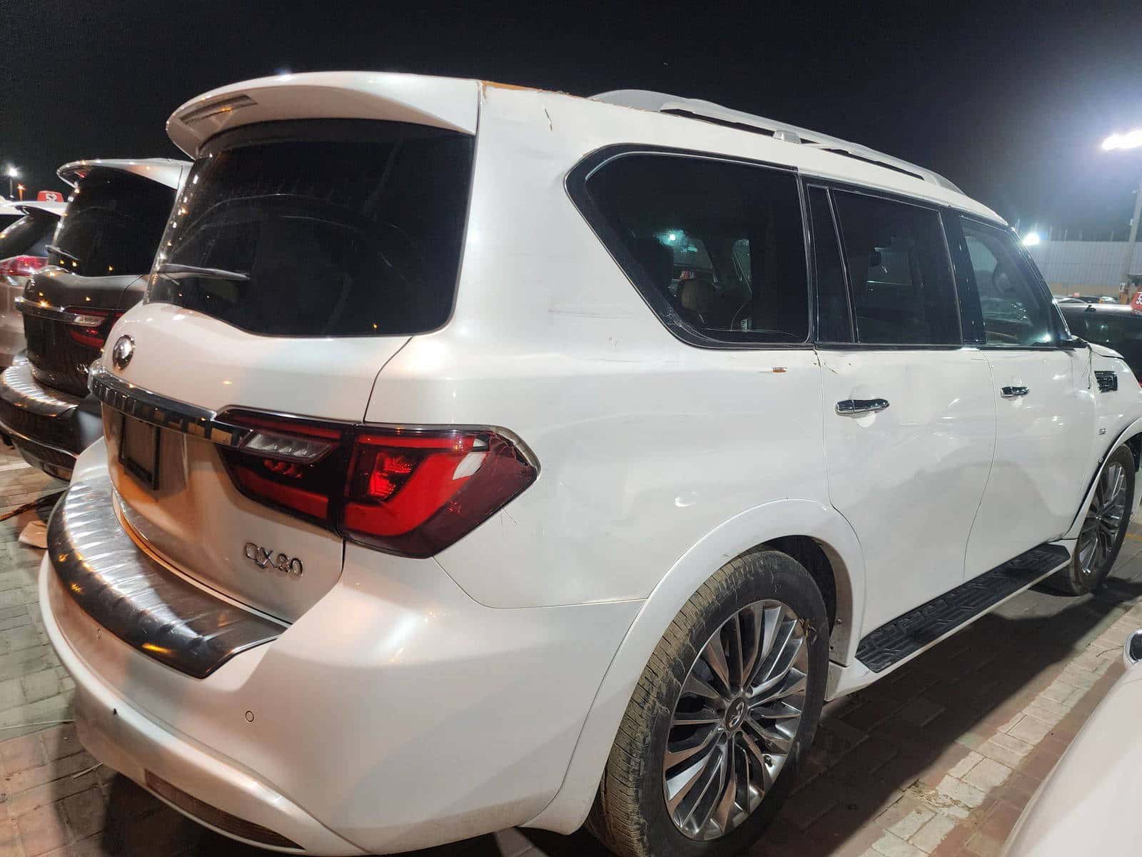 INFINITI QX80 2019 thumbnail 4