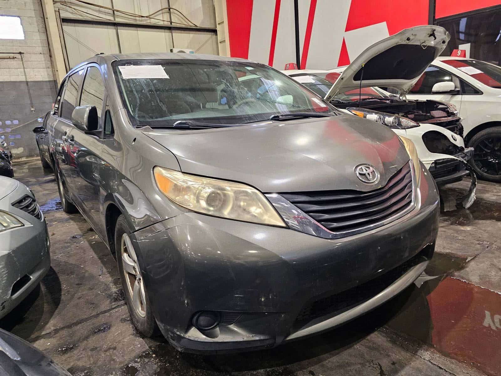 TOYOTA SIENNA 2012 thumbnail 3