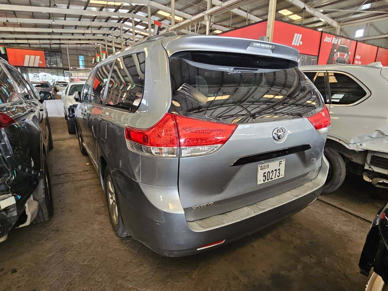 Toyota Sienna 2011 thumbnail 3