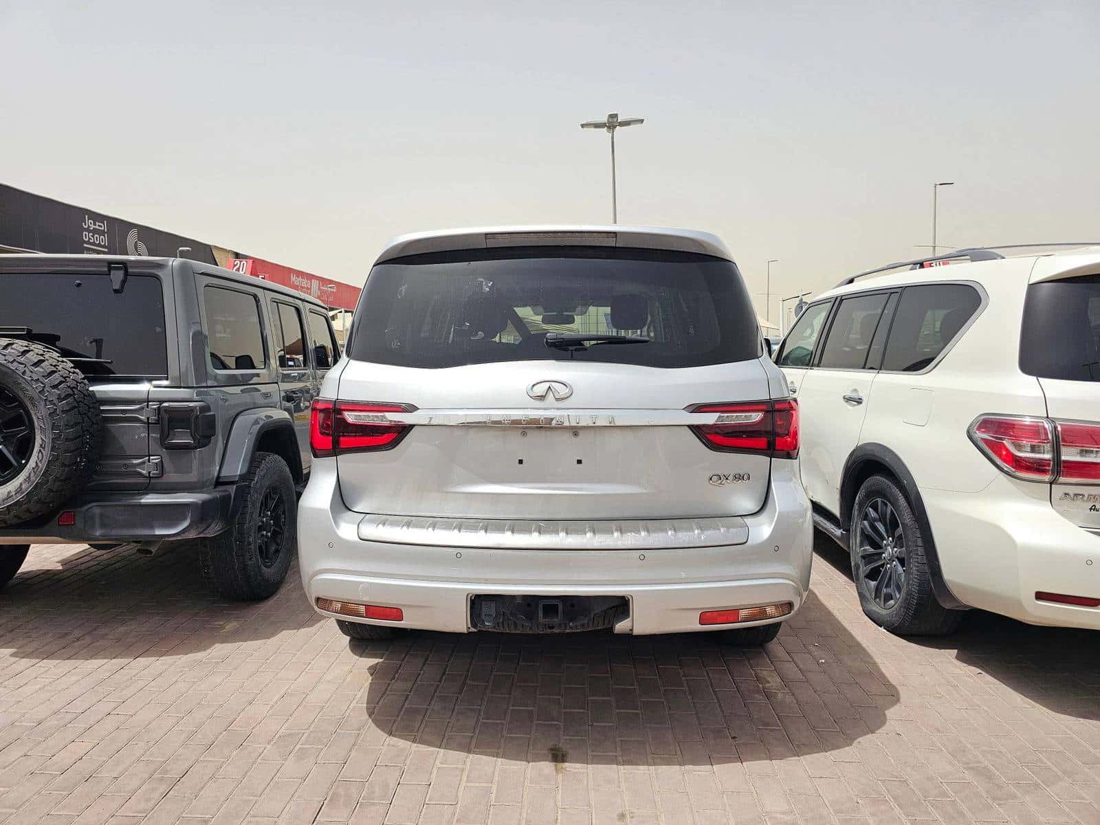 INFINITI QX80 2019 thumbnail 2
