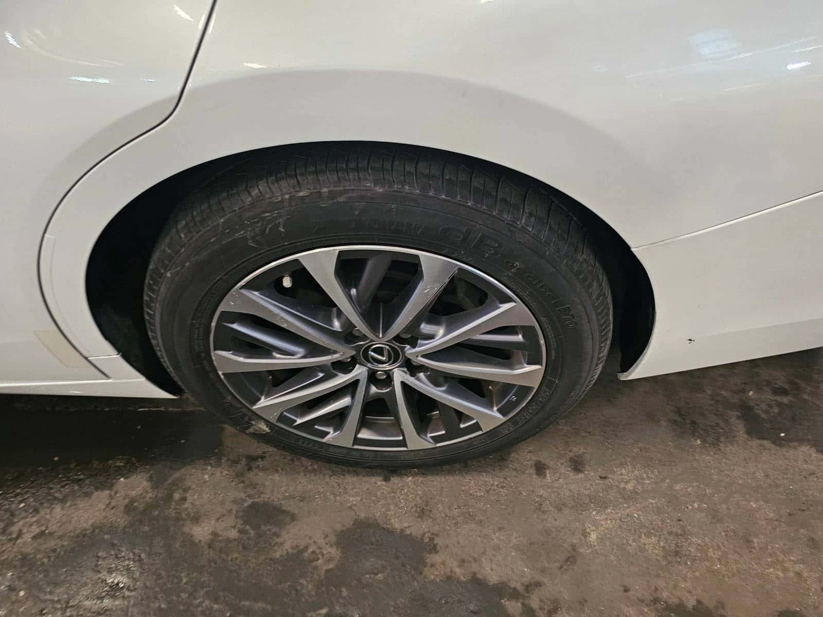 Lexus ES 300H 2023 thumbnail 5
