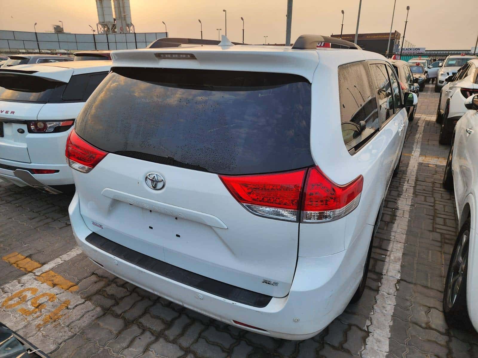 TOYOTA SIENNA 2011 thumbnail 5