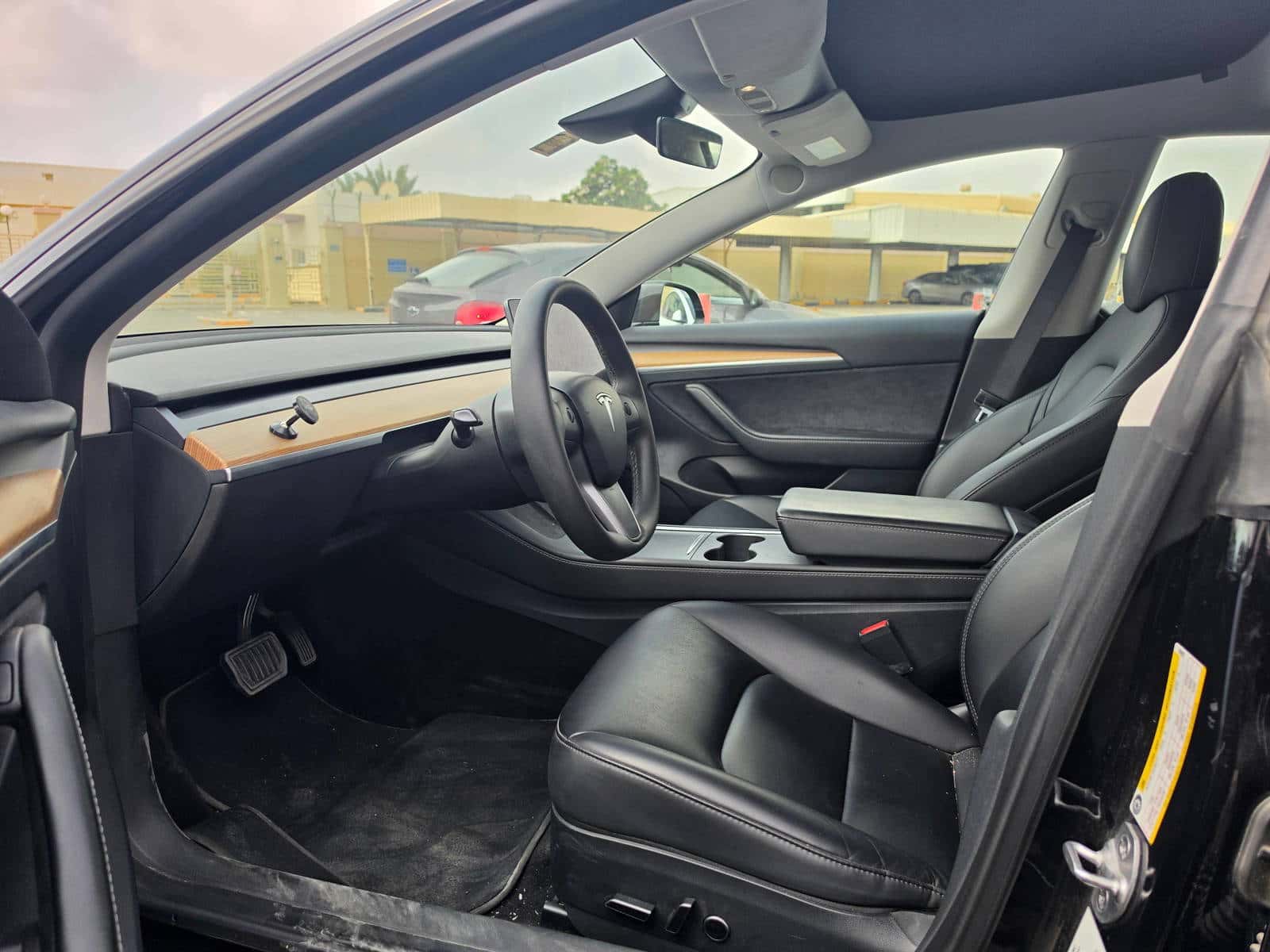 Tesla Model 3 2023 thumbnail 6
