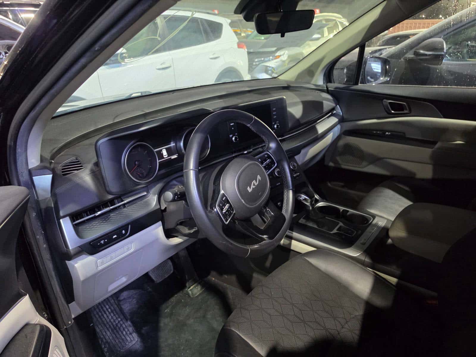 KIA CARNIVAL LX 2023 thumbnail 7
