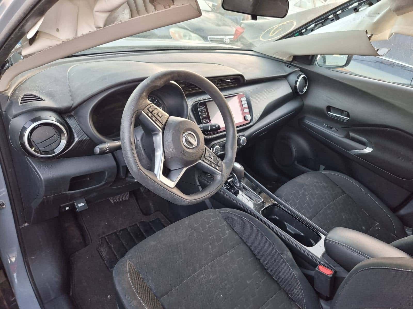 NISSAN KICKS 2024 thumbnail 3