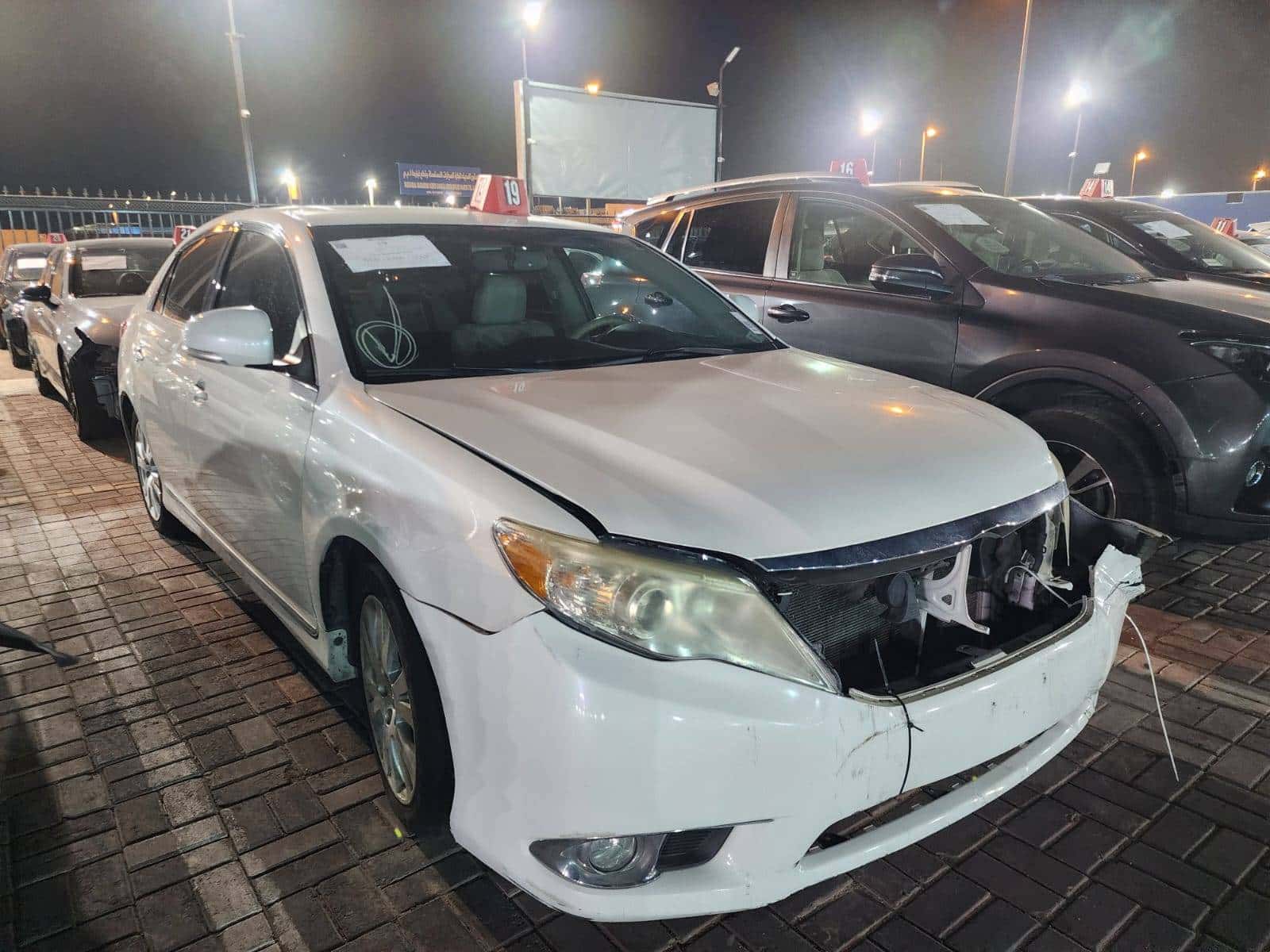 TOYOTA AVALON 2011 thumbnail 5