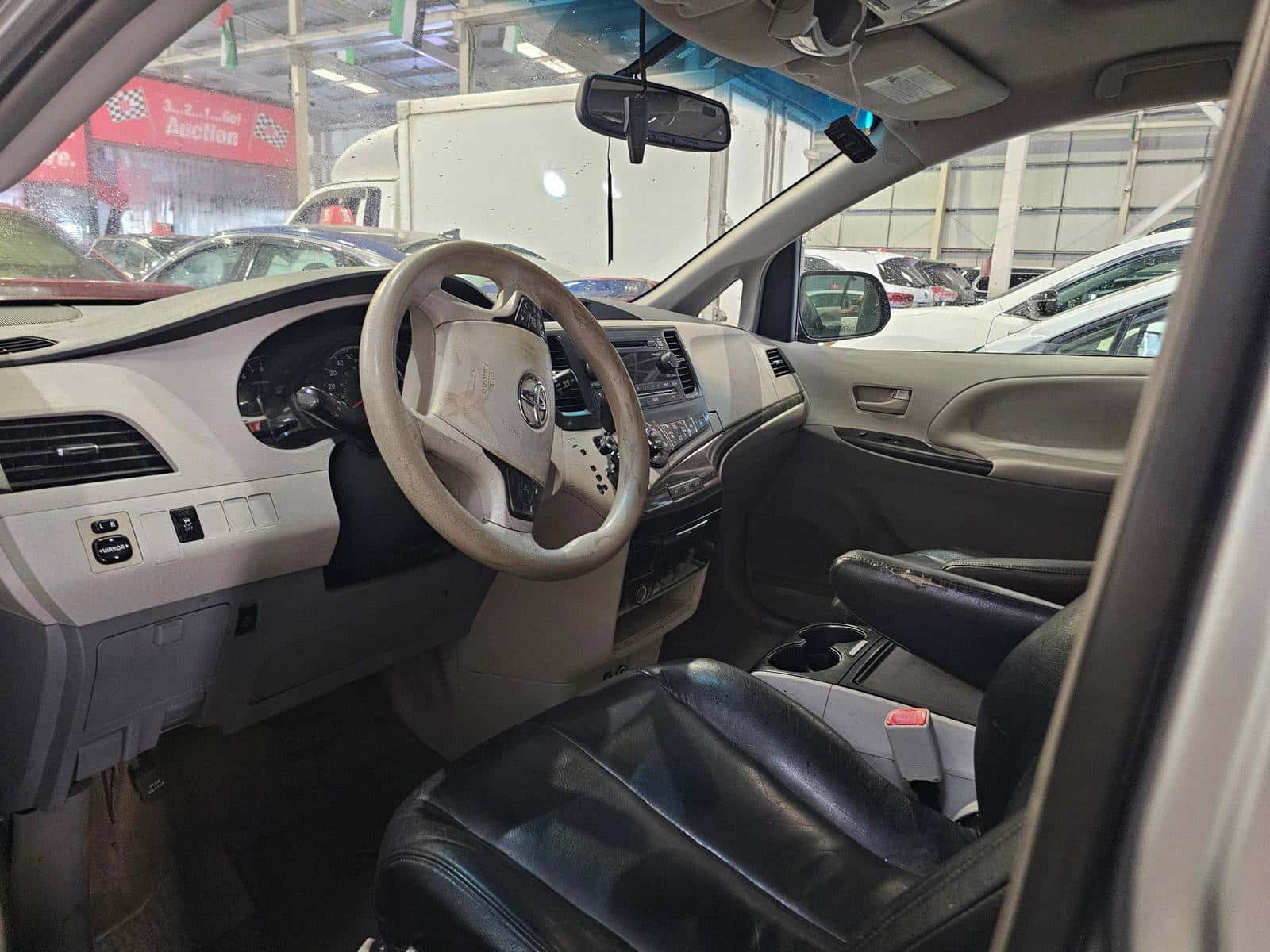 Toyota Sienna 2013 thumbnail 7