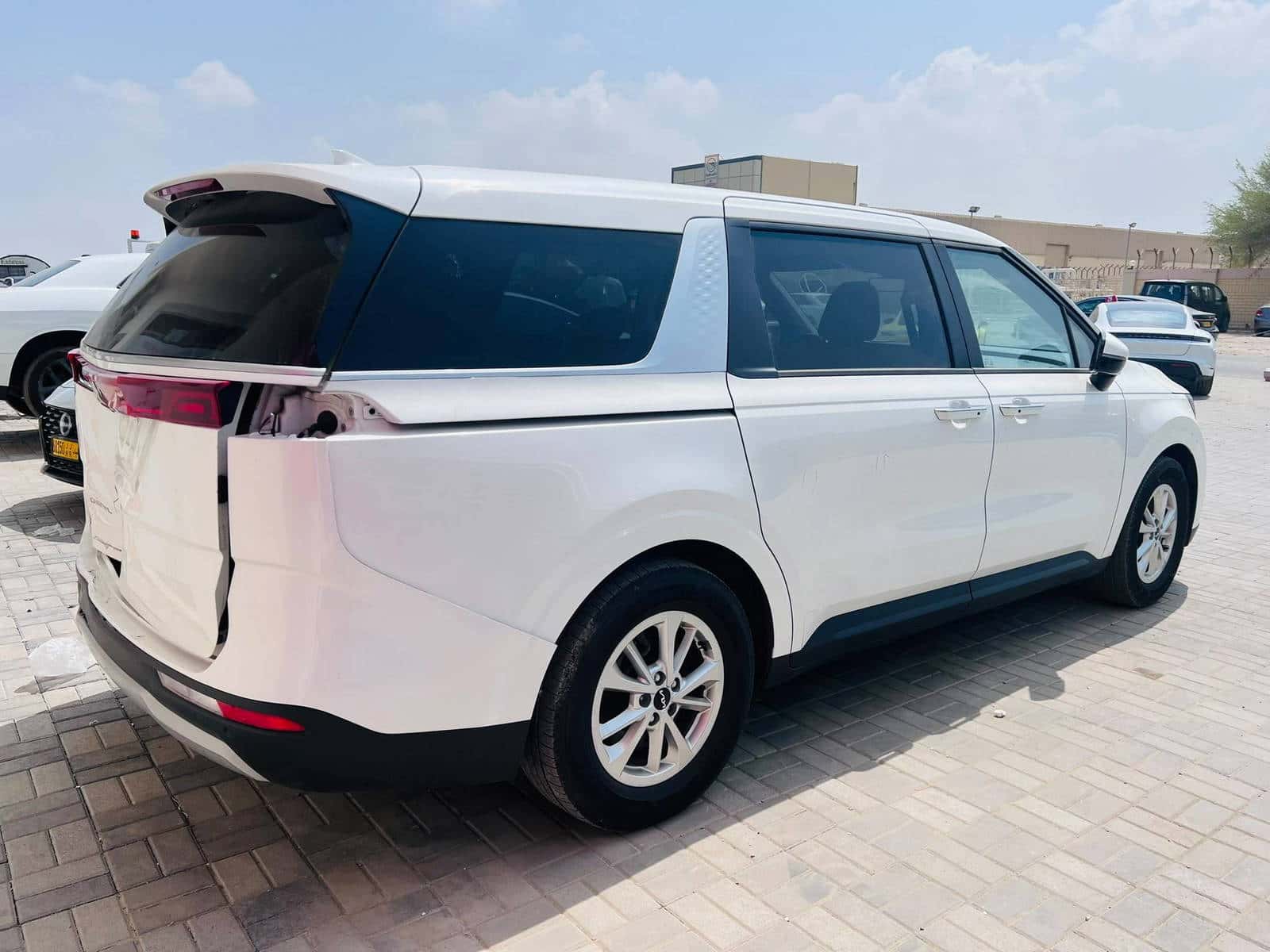 Kia CARNIVAL LX 2023 thumbnail 5
