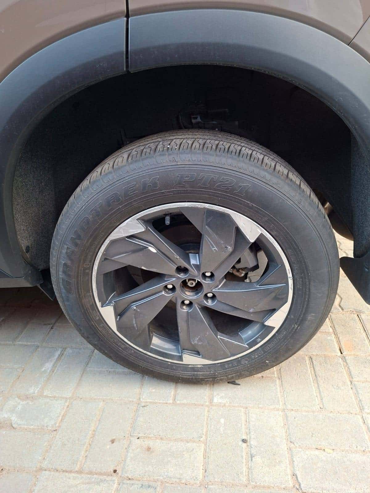 NISSAN ROGUE 2025 thumbnail 4