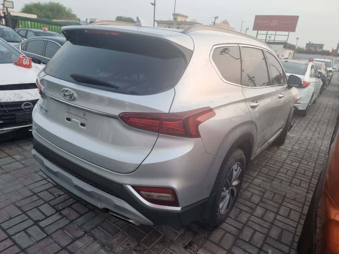 Hyundai Santa Fe 2019 thumbnail 4