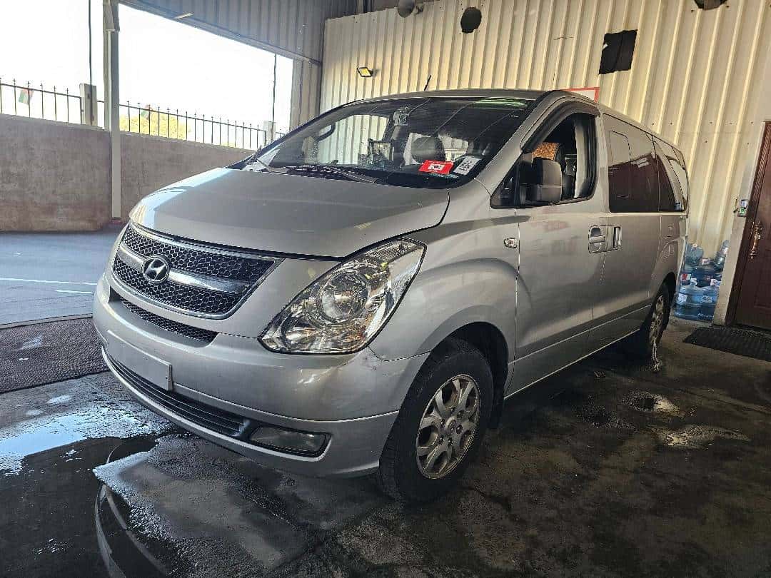 HYUNDAI GRAND STAREX 2010 thumbnail 1