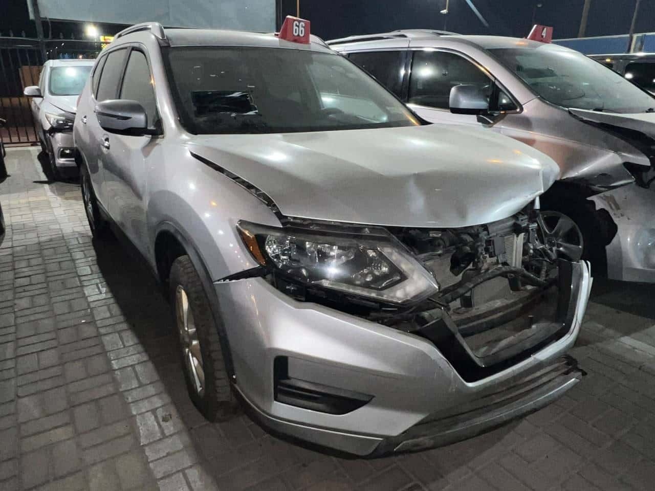 Nissan Rogue 2018 thumbnail 2