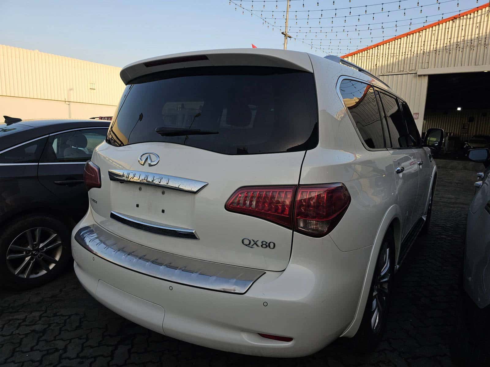 INFINITI QX80 2015 thumbnail 2