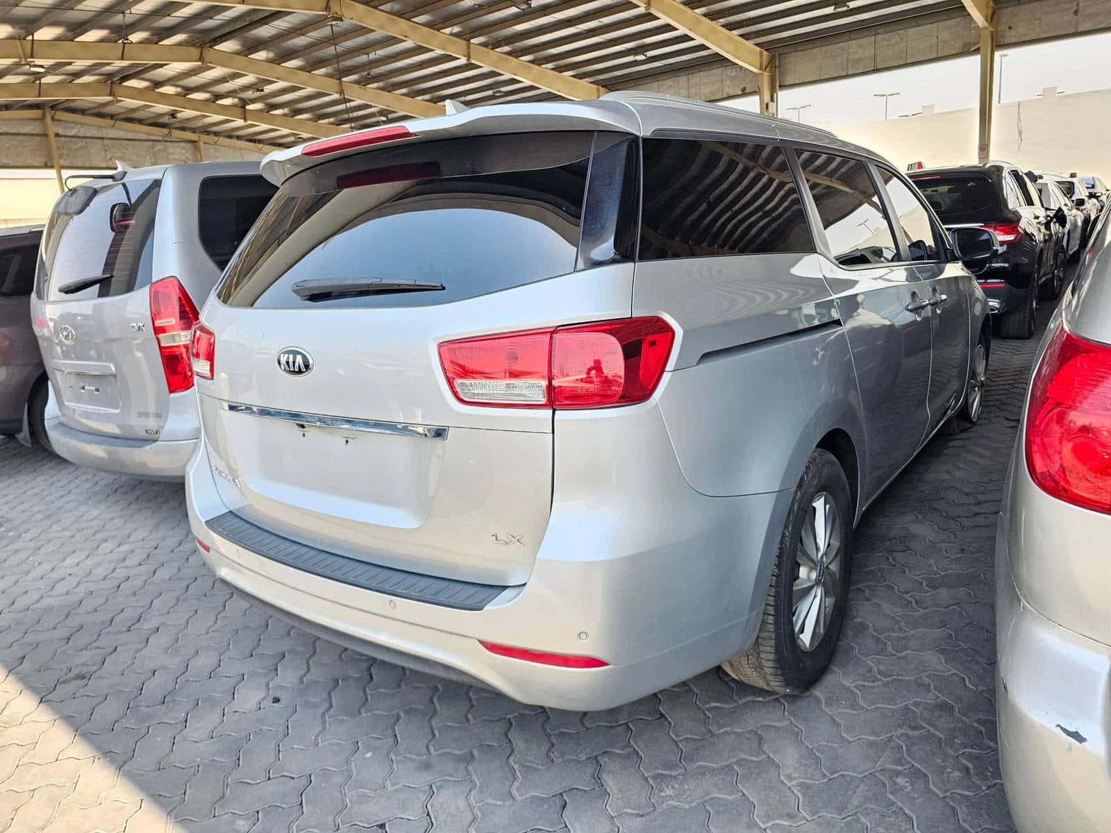 KIA SEDONA 2017 thumbnail 3
