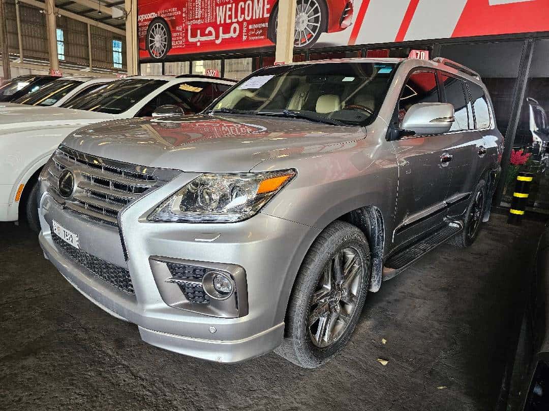Lexus LX 570 2015 thumbnail 1