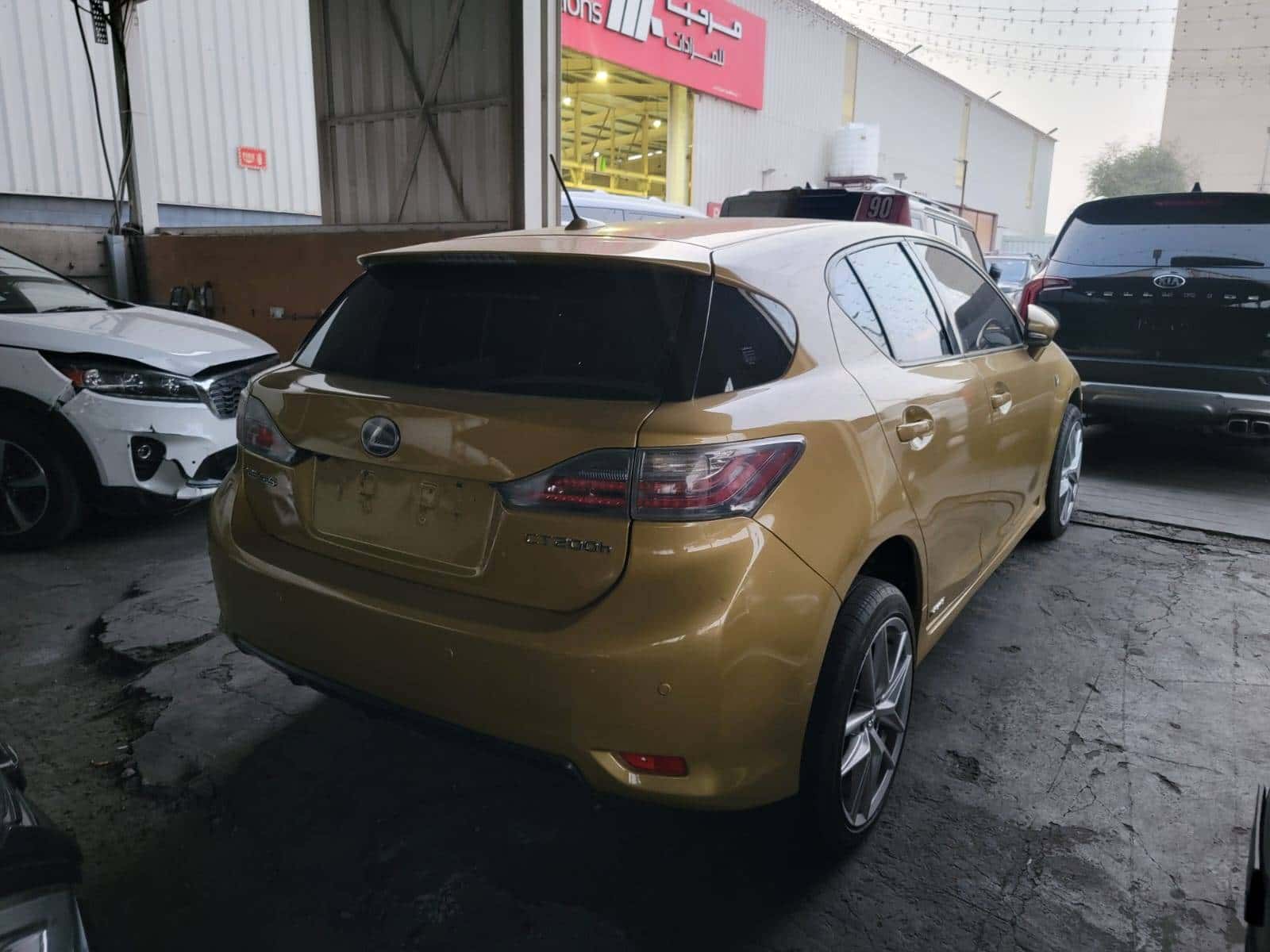 Lexus CT 200H 2011 thumbnail 2