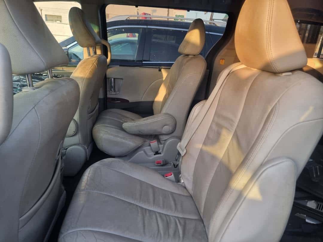Toyota Sienna 2012 thumbnail 2