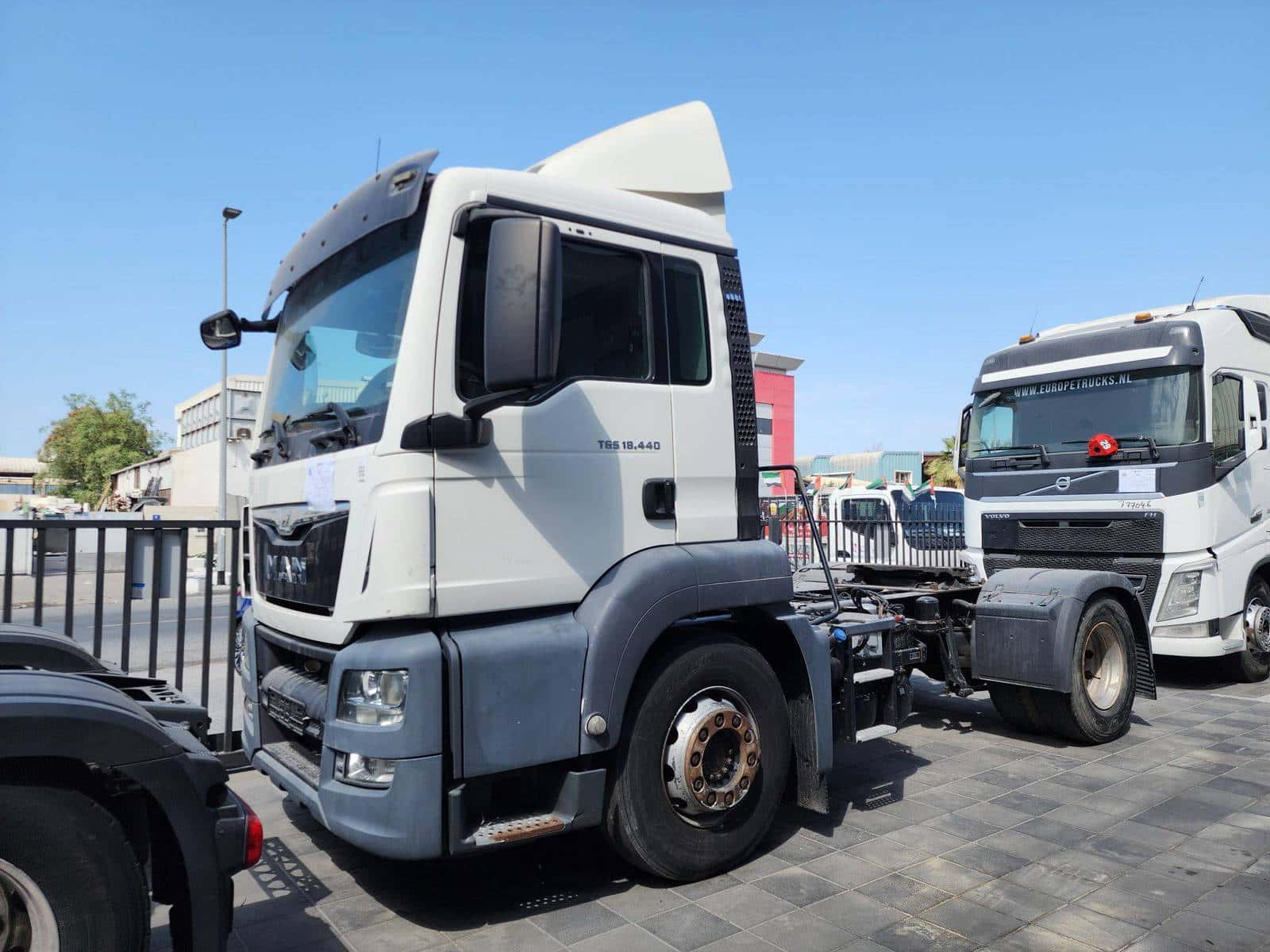 MAN MAN TRUCK - Exterior