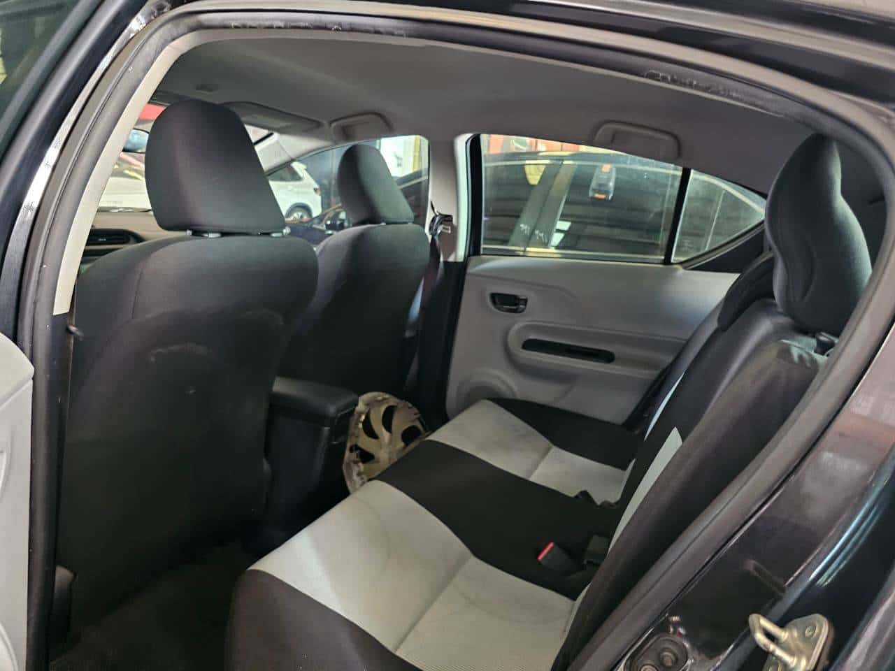 Toyota Prius C 2013 thumbnail 6