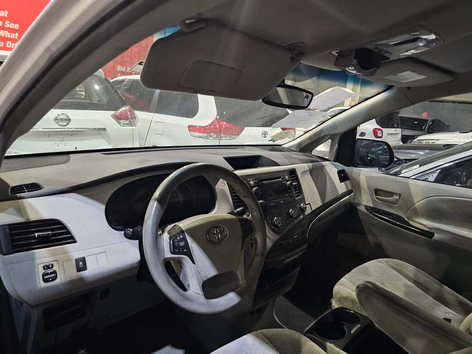 TOYOTA SIENNA 2011 thumbnail 6