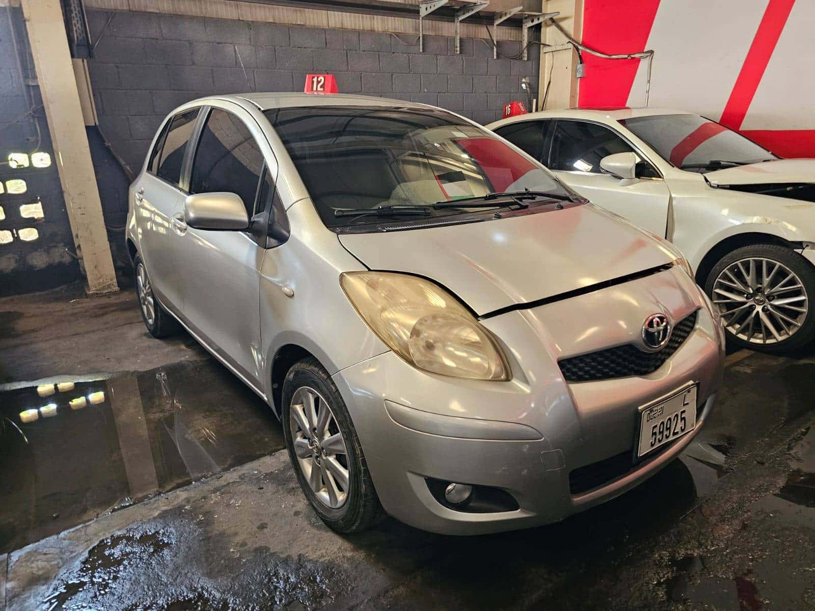Toyota Yaris 2011 thumbnail 2