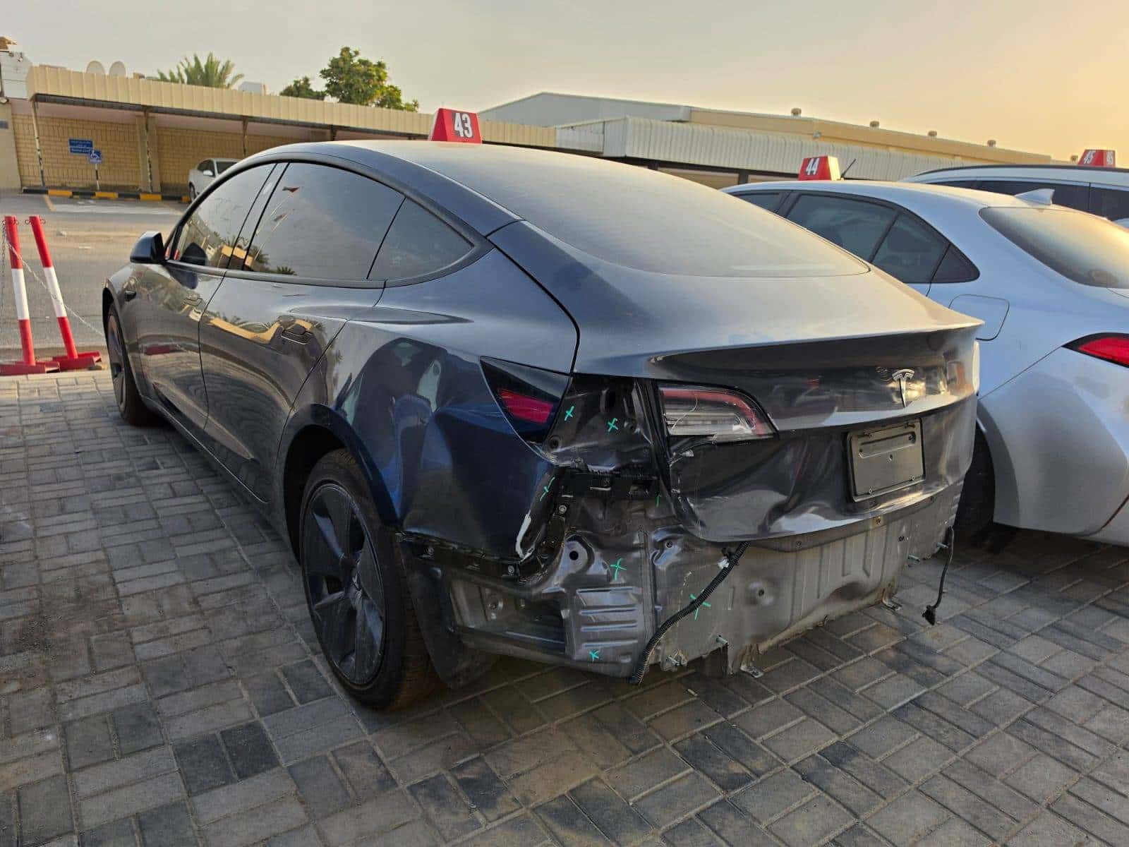 Tesla Model 3 2022 thumbnail 4