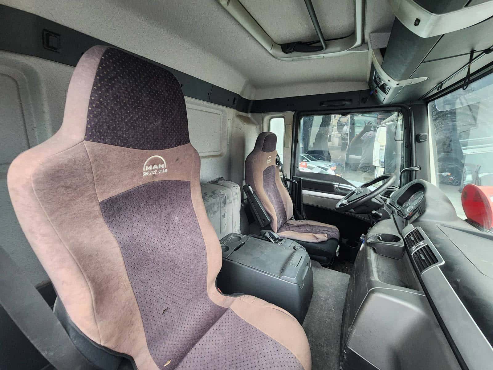 MAN MAN TRUCK - Exterior