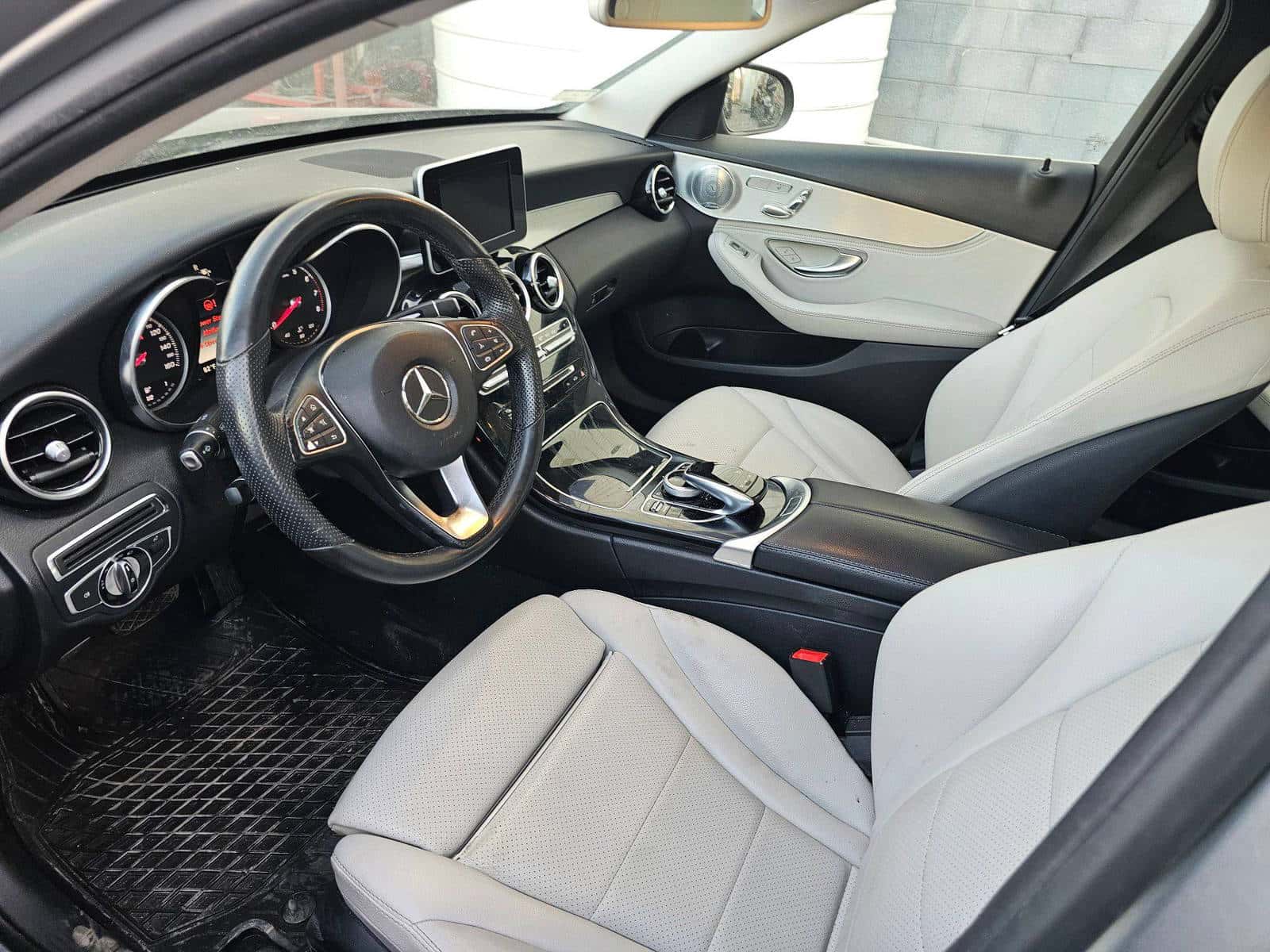 MERCEDES BENZ C300 2015 thumbnail 7
