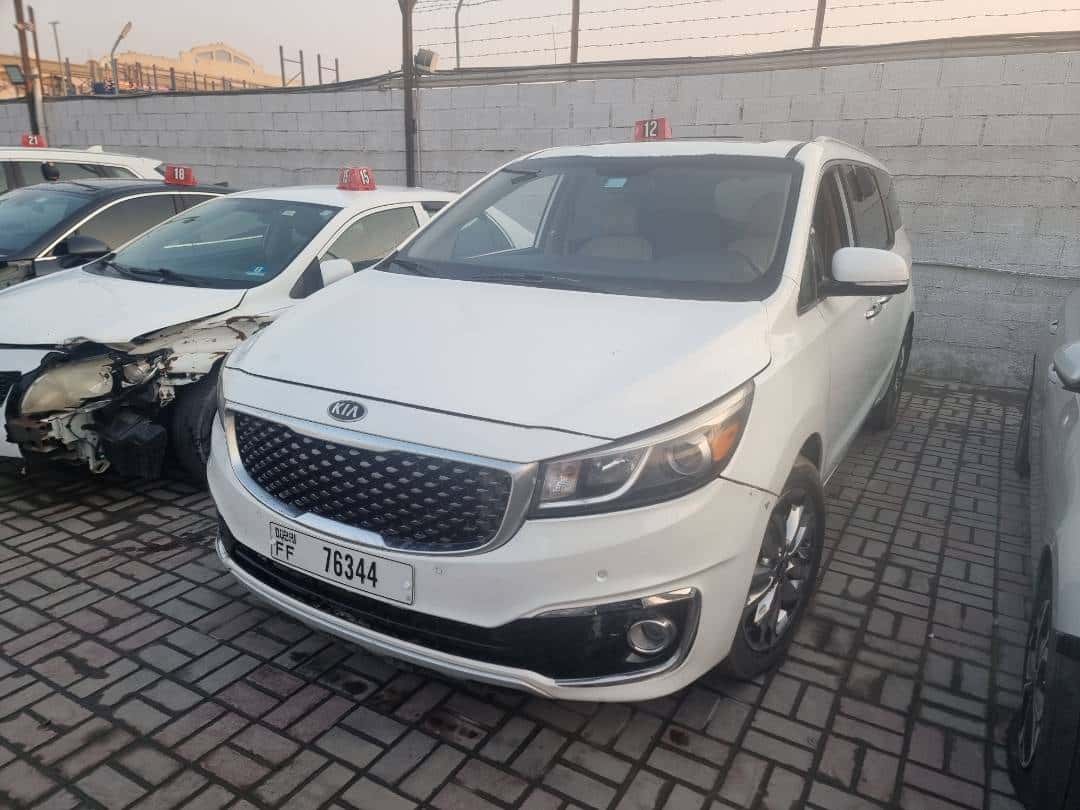 Kia Sedona 2015 thumbnail 2