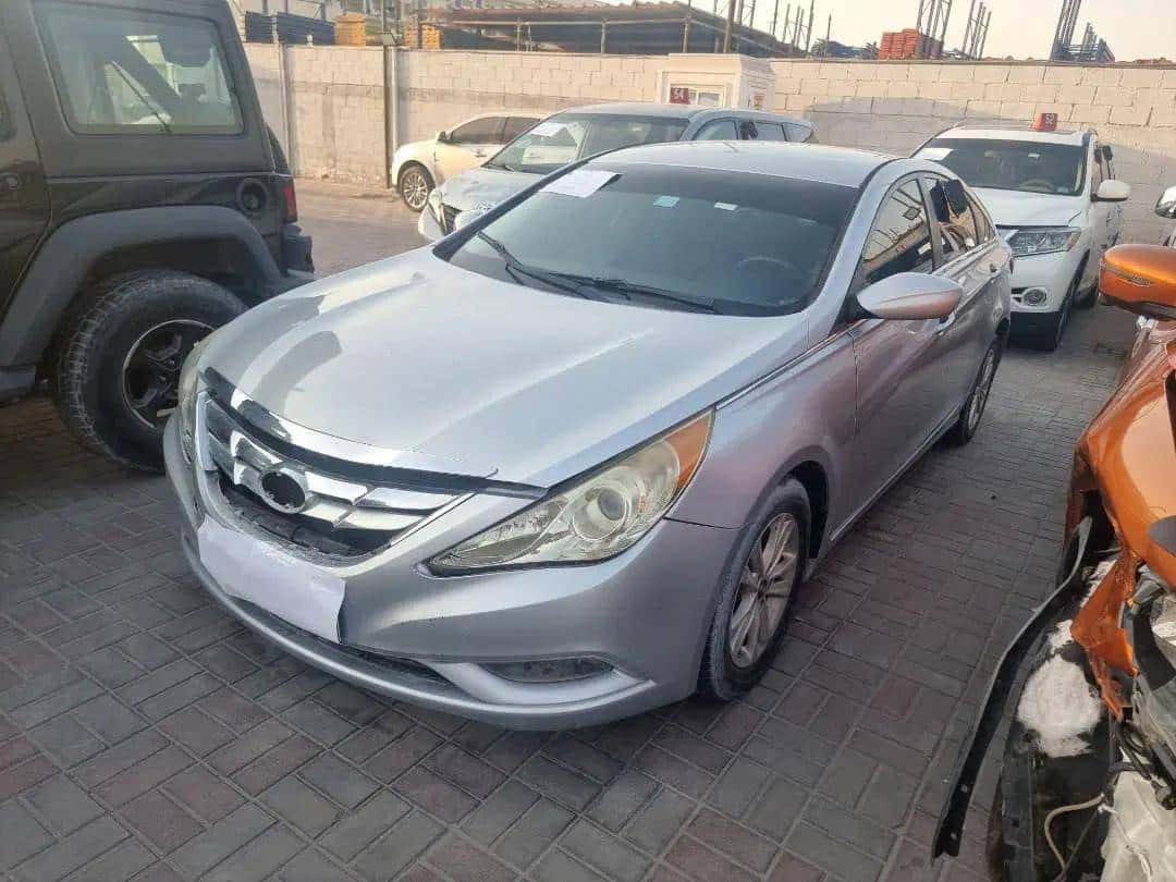 HYUNDAI SONATA 2011 thumbnail 2
