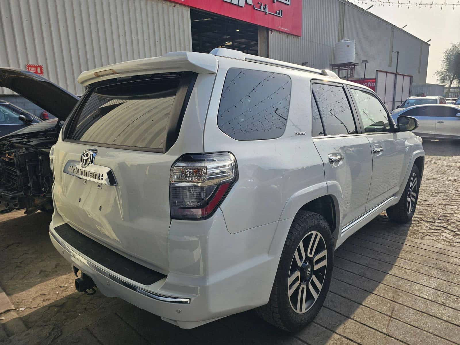 TOYOTA 4RUNNER SR5 - Exterior