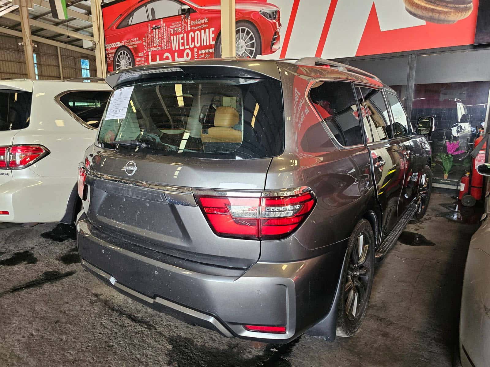 INFINITI QX80 2017 thumbnail 3