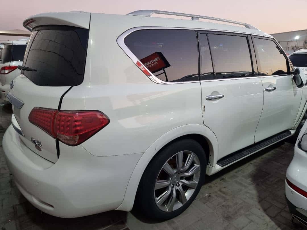 INFINITI QX56 2011 thumbnail 3