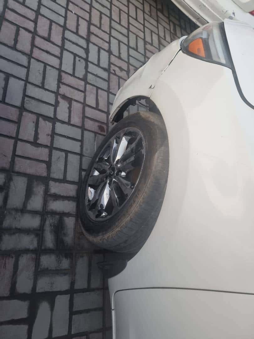 Kia Sedona 2015 thumbnail 4