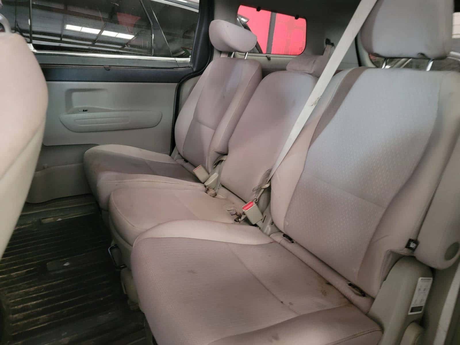 Kia Sedona 2016 thumbnail 6