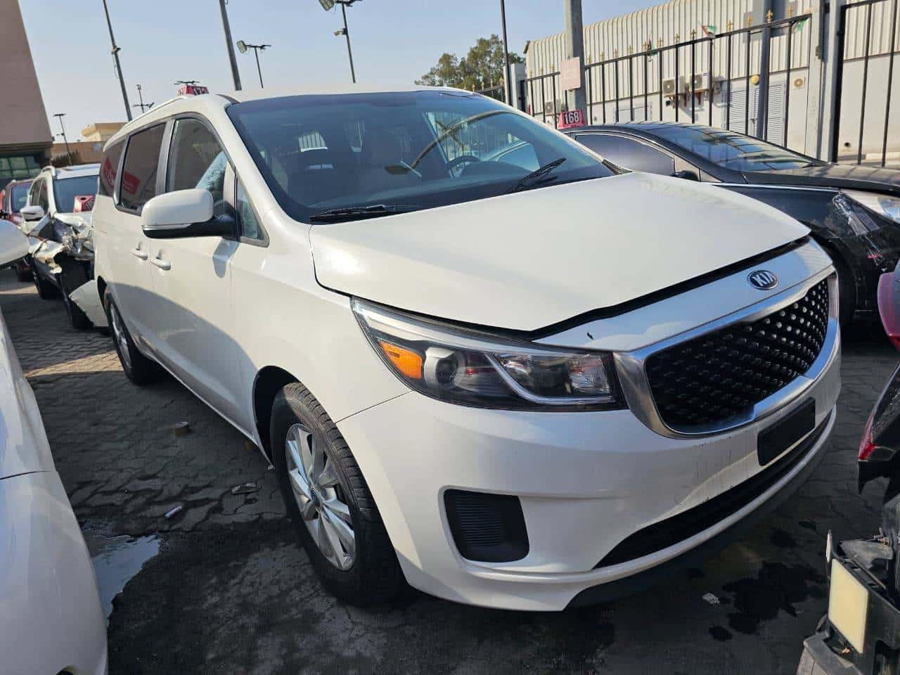 Kia Sedona 2015 thumbnail 1