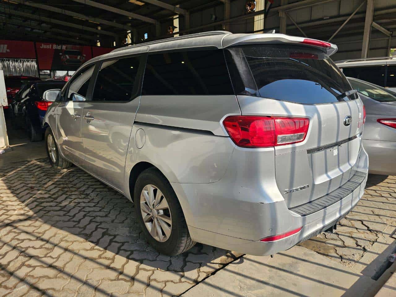 Kia Sedona 2016 thumbnail 1