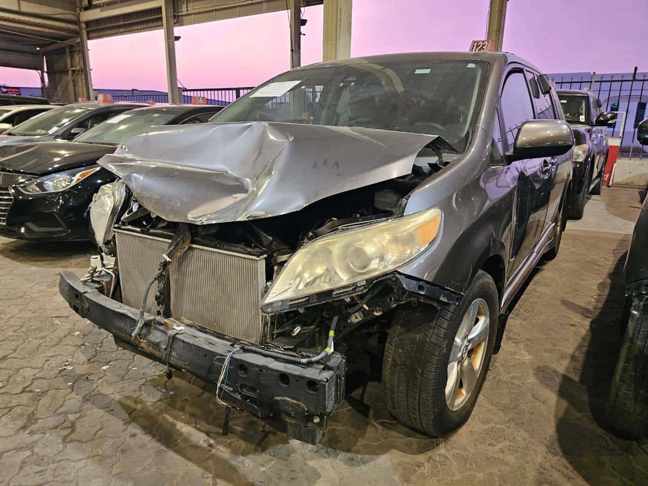 TOYOTA SIENNA 2018 thumbnail 3
