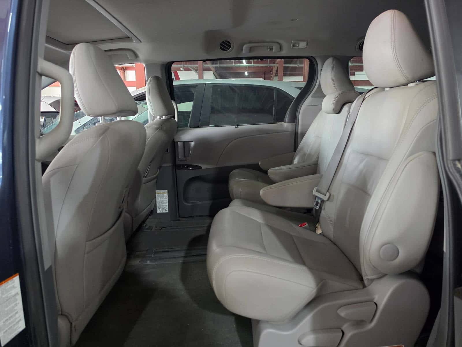 Toyota Sienna 2015 thumbnail 7