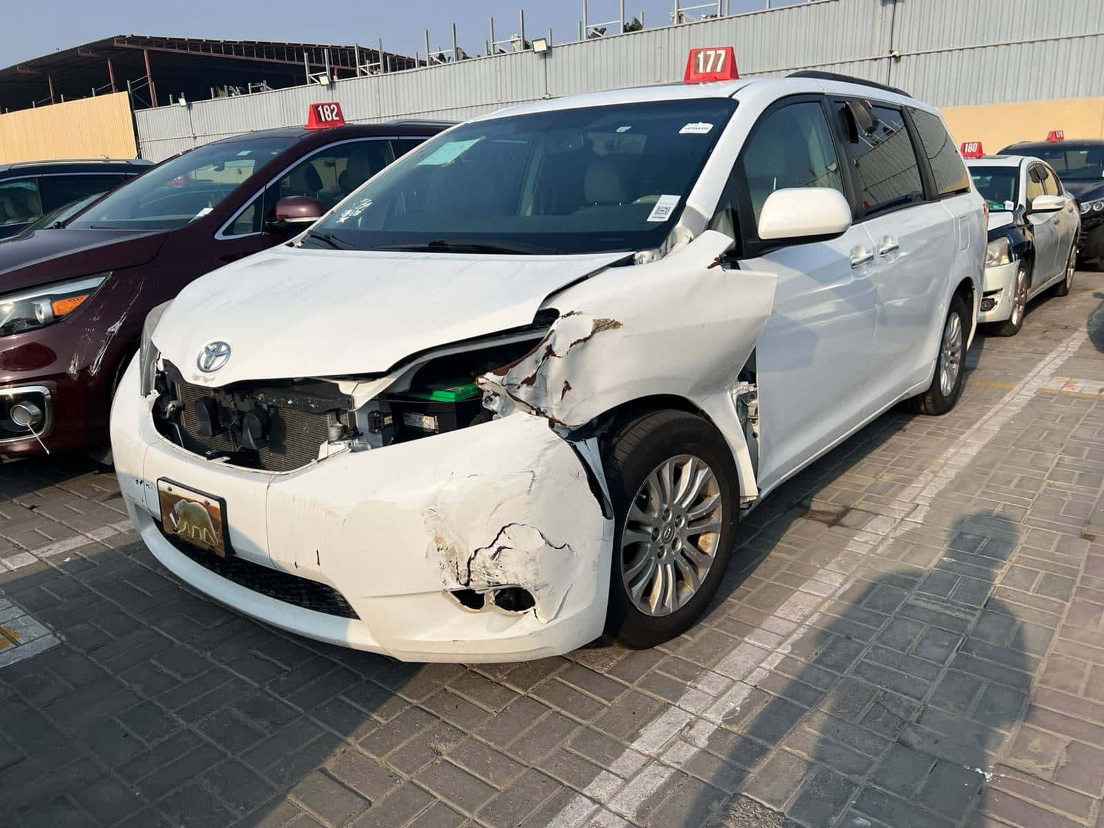 Toyota Sienna 2011 thumbnail 4