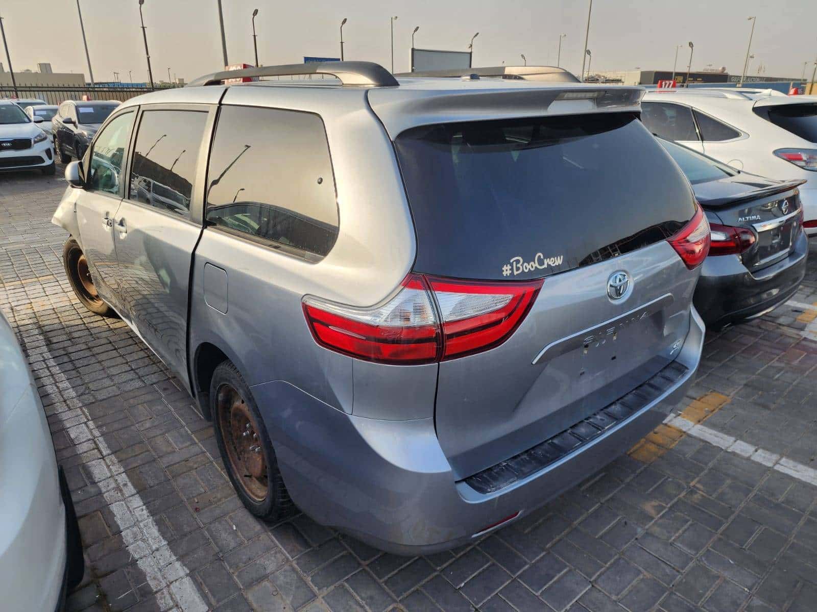 Toyota Sienna 2016 thumbnail 3