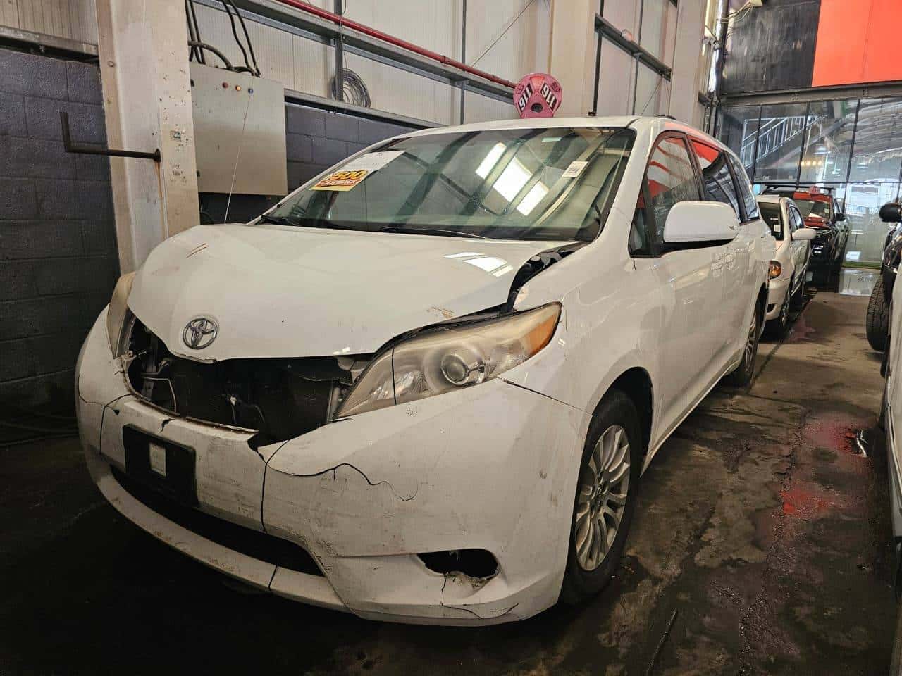 Toyota Sienna 2013 thumbnail 2
