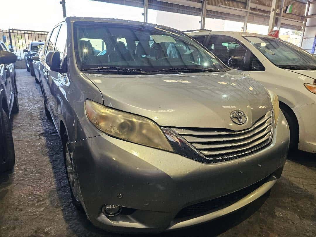 TOYOTA SIENNA - Exterior