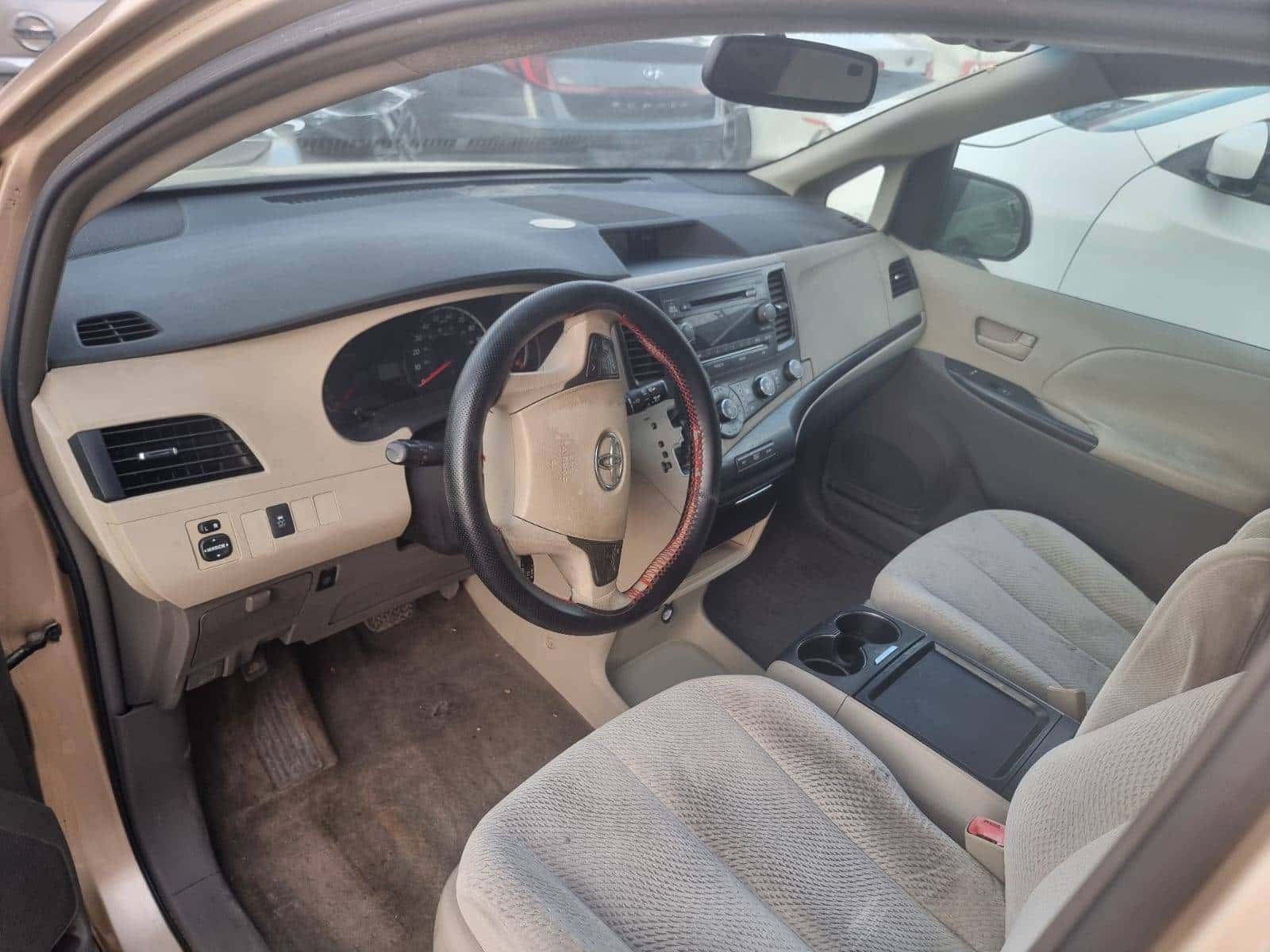 Toyota Sienna 2011 thumbnail 5